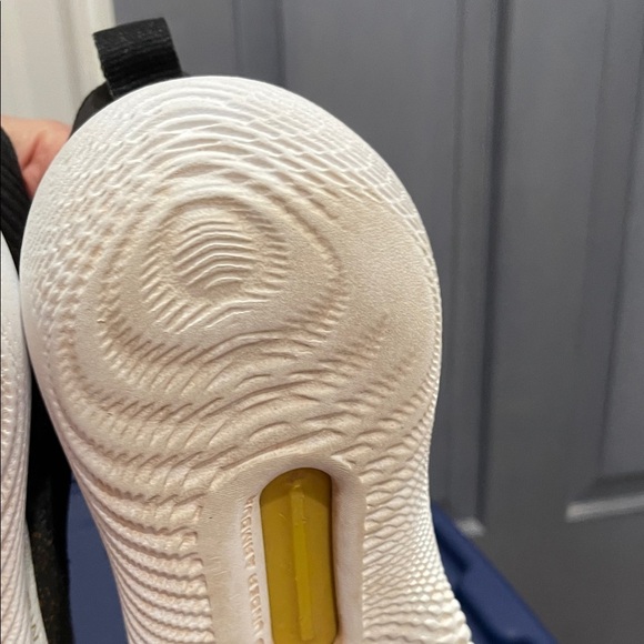 Womens Under Armour 3024594-002 Flow Breakthru 2 basketball indoor shoes Size 11 - Picture 7 of 11